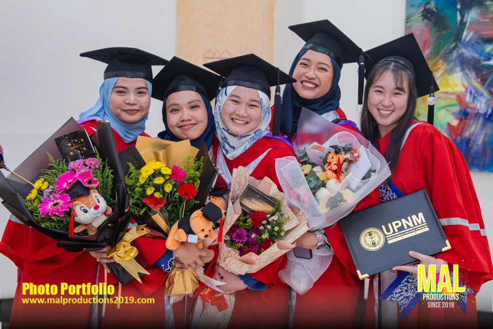 Gaduation Convocation PWTC Family Portfolio MAL 2019 -26.webp